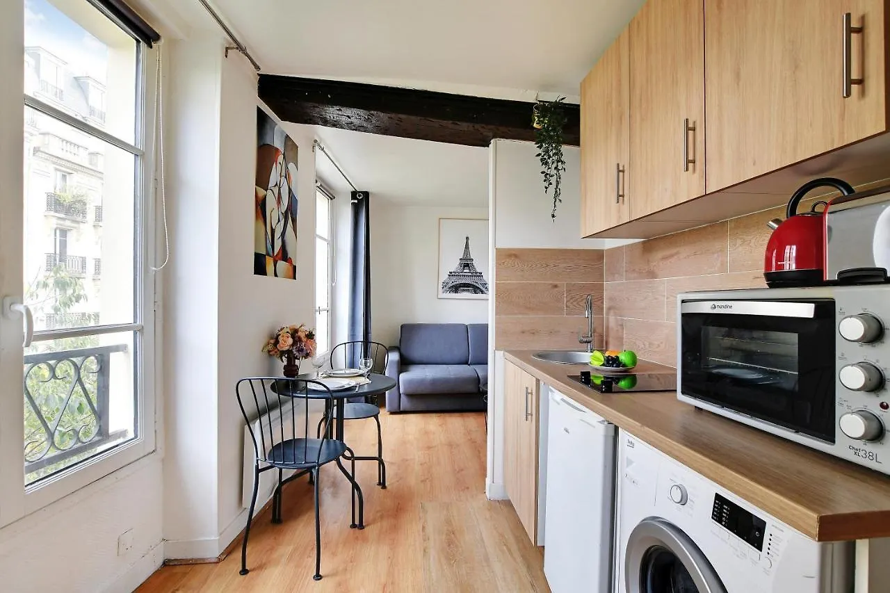 Studio In The Heart Of The Marais ! Paris
