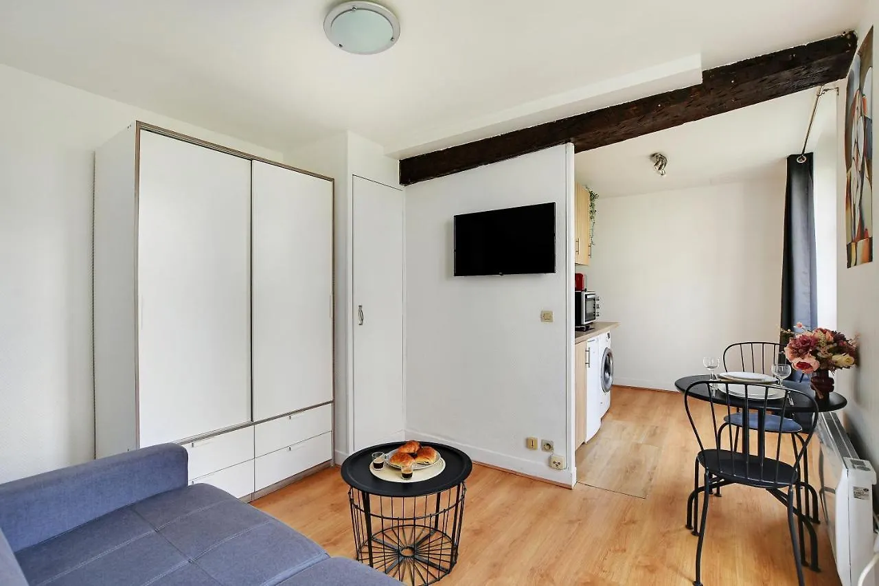 Apartment Studio In The Heart Of The Marais ! Paris