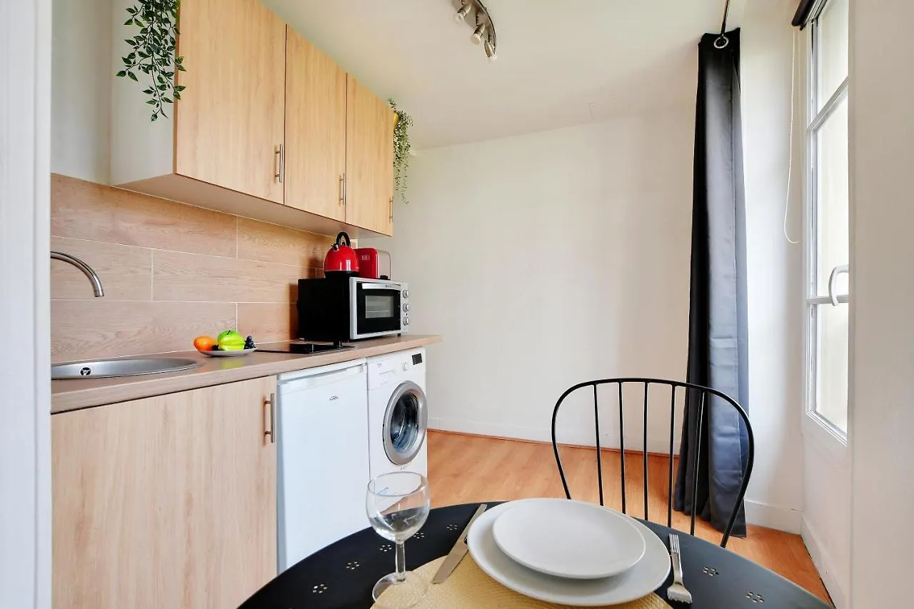 Studio In The Heart Of The Marais ! Paris Apartment