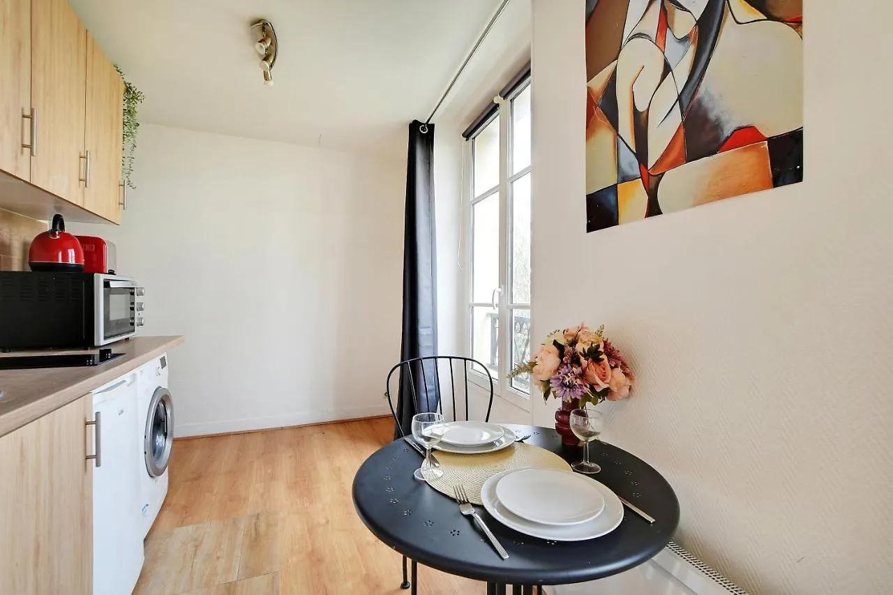 Studio In The Heart Of The Marais ! Paris Apartment